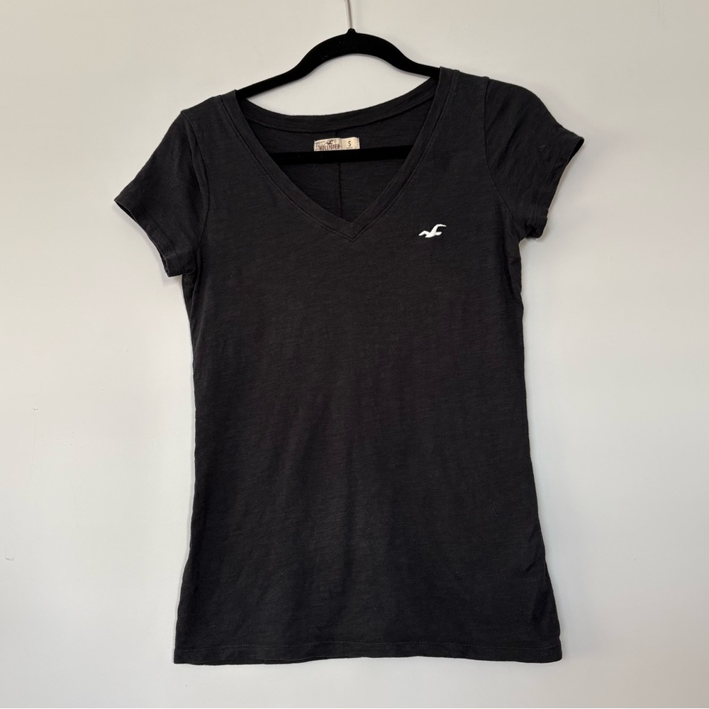 Hollister V-Neckline Lightweight Black Short Sleeve Women’s Shirt Minimalist